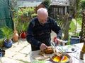 Papa coupe le poulet